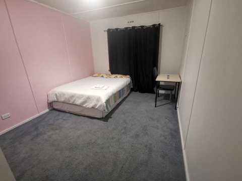 Quiet Room With Off Street Parking In Hobart - Tourism Canberra 2