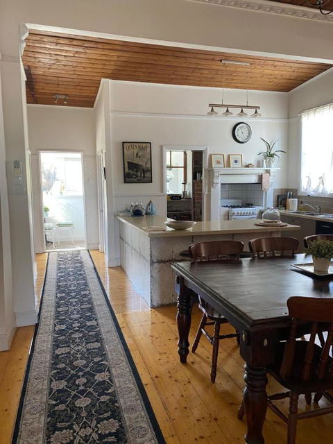 R&R Blue Diamond Luxury Cottage Maryborough, Vic - Tourism Canberra 3