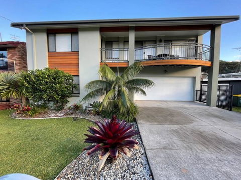 Rainbow Beachhouse - Deluxe, Pristine Location - Tourism Canberra 0