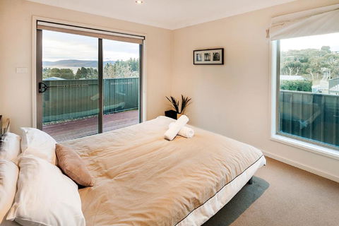 Aspect 2/8a Poly Cow Lane - Tourism Canberra 1