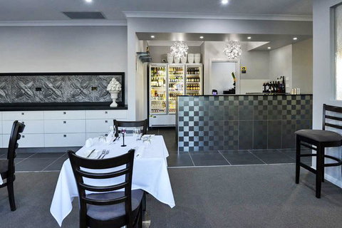 Astro Dish Motor Inn - Tourism Canberra 3