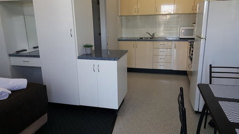 AZA Motel - Tourism Canberra 3