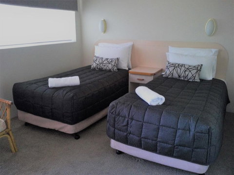 AZA Motel - Tourism Canberra 1