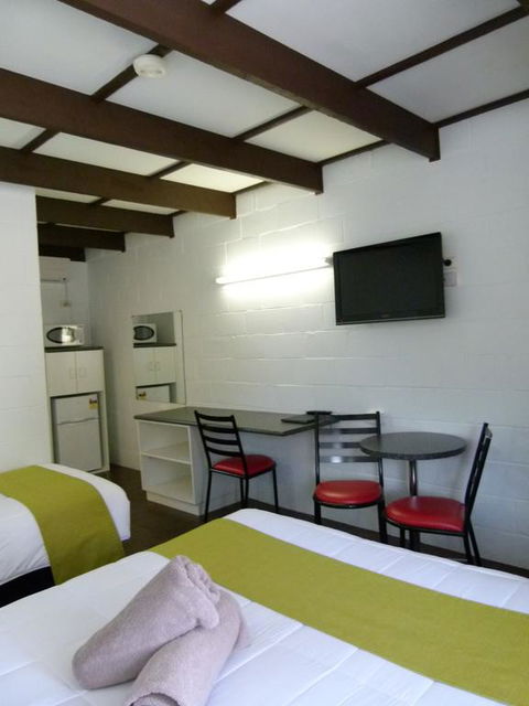 Azalea Motel - Tourism Canberra 3