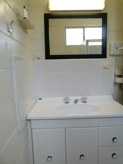 Azalea Motel - Tourism Canberra 2