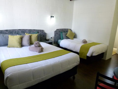 Azalea Motel - Tourism Canberra 1
