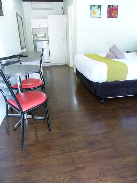 Azalea Motel - Tourism Canberra 0