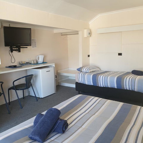 Bamboo Motor Inn - Tourism Canberra 3