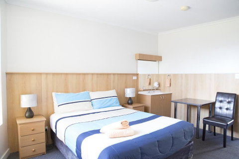 Bamboo Motor Inn - Tourism Canberra 1