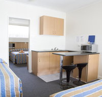 Bamboo Motor Inn - Tourism Canberra