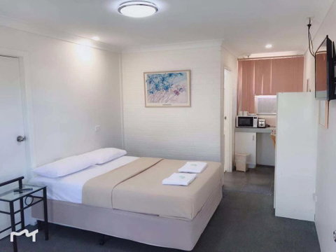 Bananatown Motel - Tourism Canberra 1