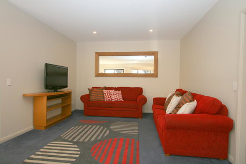 Banjos Way 1/23 Banjo Patterson Crescent - Tourism Canberra 1