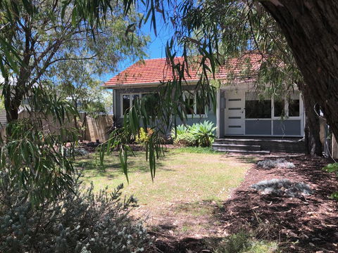Barefoot Beach Cottage - Busselton - Tourism Canberra 1