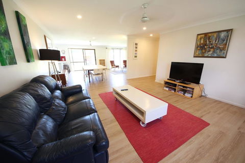 Barefoot Bungalow At Hat Head - Tourism Canberra 0