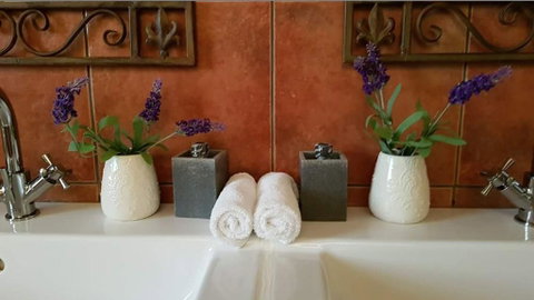 Barossa Glen - Henri's Cottage - Bed & Breakfast - Tourism Canberra 2