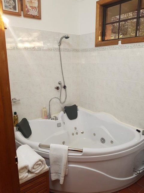 Barossa Glen - Henri's Cottage - Bed & Breakfast - Tourism Canberra 3