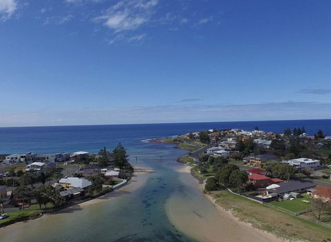 Barrack Point Holidays - Tourism Canberra 0