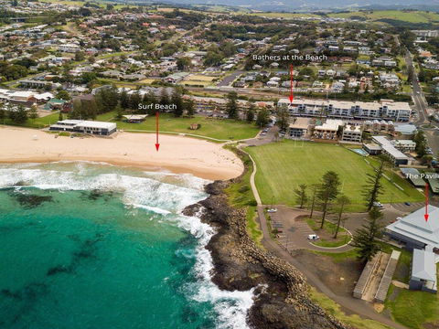 Bathers At The Beach - Across From Surf Beach - Tourism Canberra 3