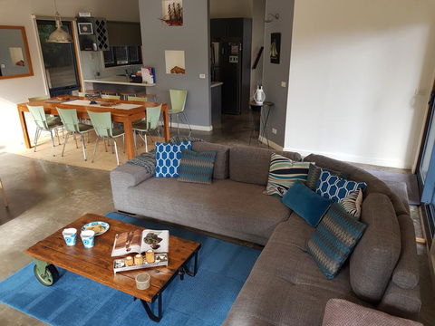 Bay Breeze Holiday Home - Tourism Canberra 0
