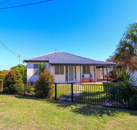 Beach Side Cottage At Blacksmiths - Tourism Canberra