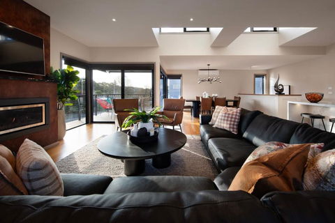 Retreat Lake Daylesford - Free Wifi - Tourism Canberra 2