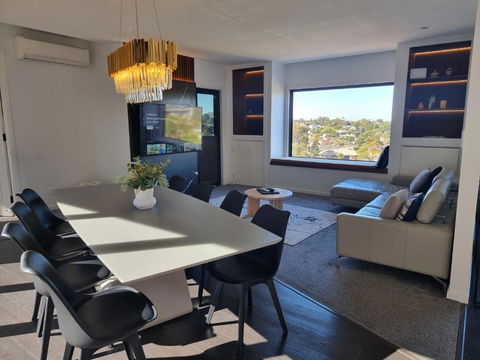 RESIDENTIAL 4 BEDROOM House - Tourism Canberra 0