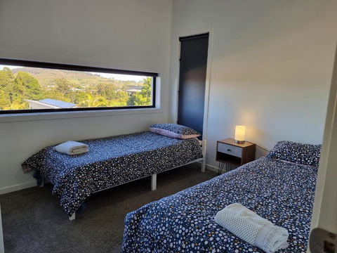 RESIDENTIAL 4 BEDROOM House - Tourism Canberra 3