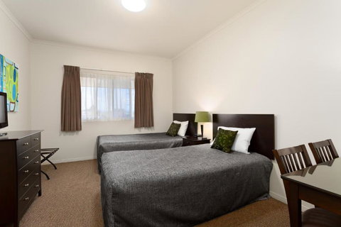 Redcliffe Motor Inn - Tourism Canberra 3