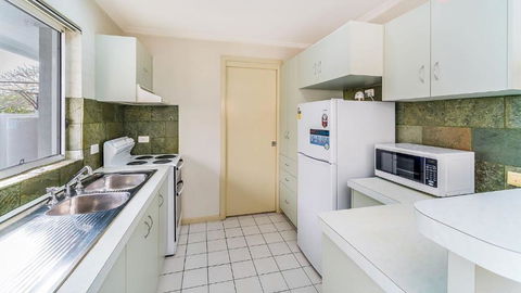 RED Rock - Townhouse In Town - Tourism Canberra 2