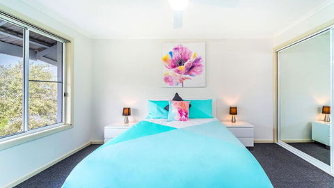 RED Rock - Townhouse In Town - Tourism Canberra 3