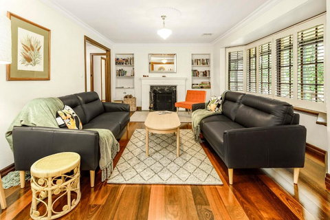 Redgum-Retreat, 4Bdrm Sleeps 8 Wildlife - Tourism Canberra 3