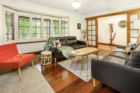 Redgum-Retreat, 4Bdrm Sleeps 8 Wildlife - Tourism Canberra 2