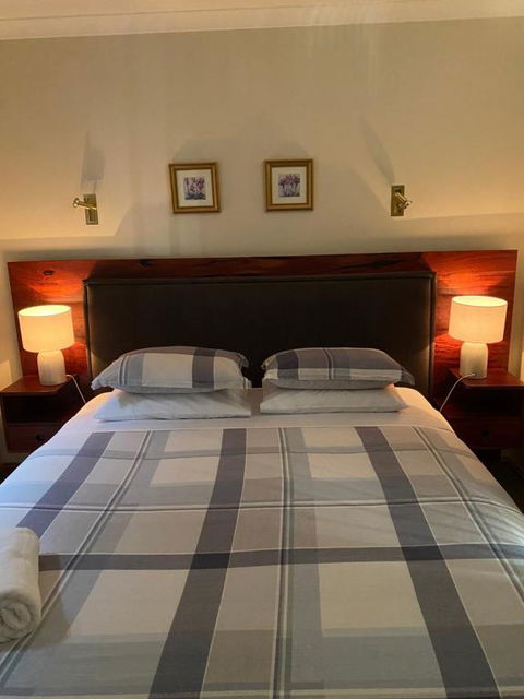 REDGUM RETREAT BRIGHT - Luxury Spa Villa - Tourism Canberra 1
