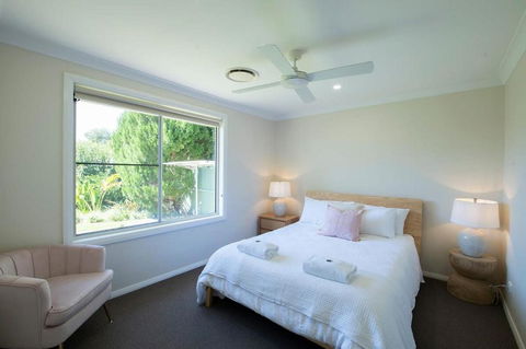 Regand Retreat - Luxurious Family Home, Pool - Tourism Canberra 1