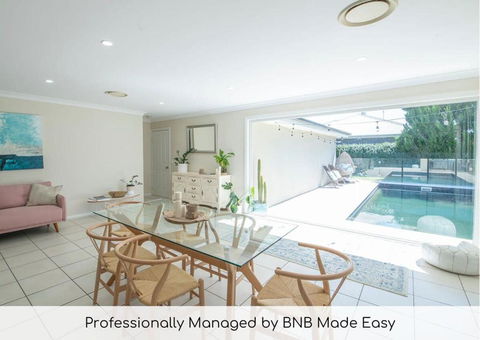 Regand Retreat - Luxurious Family Home, Pool - Tourism Canberra 0