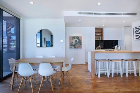 Regatta Hideaway - A Breezy Balcony Residence - Tourism Canberra 2