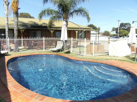 Regency Court Motel - Tourism Canberra 3