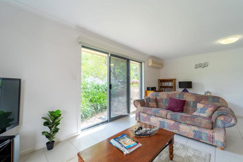 Relaxing Holiday Home Pets Are Welcome - Tourism Canberra 3