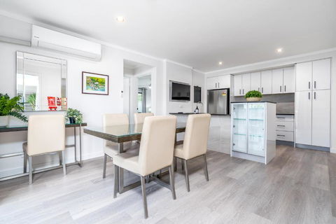 Renovated Townhouse Close To The CBD And Schools - Tourism Canberra 2