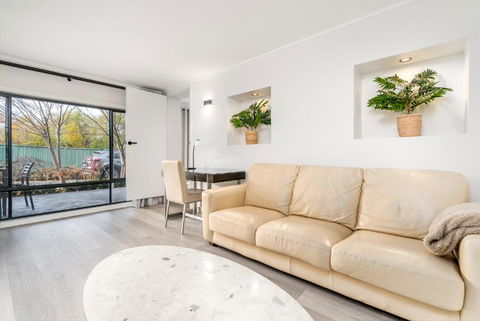 Renovated Townhouse Close To The CBD And Schools - Tourism Canberra 1