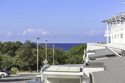 RESORT ON THE BEACH 1219/20 - Tourism Canberra 3