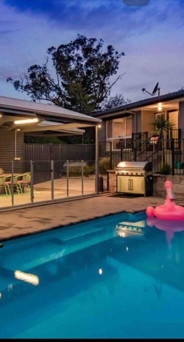 Resort Style Home Pool Spa Sauna - Tourism Canberra 3