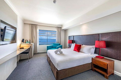 Resort Style King Pad With Sparkling Sea Views - Tourism Canberra 0