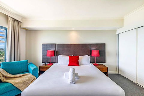 Resort Style King Pad With Sparkling Sea Views - Tourism Canberra 3