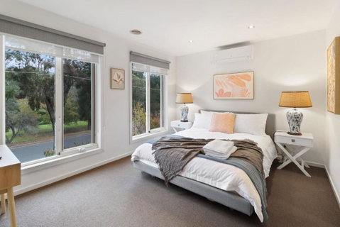 Retreat On Gairloch I Geelong River Hideaway - Tourism Canberra 3