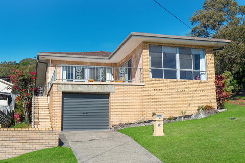 Retro Beach House - Tourism Canberra 1