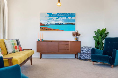 Retro Beach House - Tourism Canberra 2