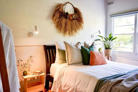 River Lea Cottage - Tourism Canberra 0