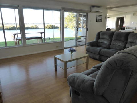 Riverfront Holiday House - Tourism Canberra 0