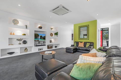 Riverlyne - Riverfront Holiday Home - Tourism Canberra 2